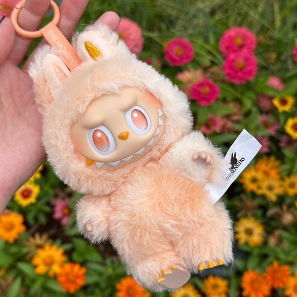 POP MART Happiness Labubu ‘The Monsters’ BIG INTO ENERGY V3 Series 3 Vinyl Plush - Picture 1 of 7